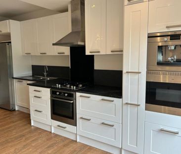 4 bedroom end of terrace house to rent - Photo 6