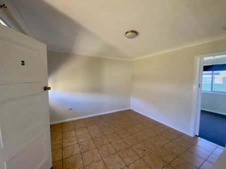 SOUTH TAMWORTH - Tidy One Bedroom Unit - Photo 2