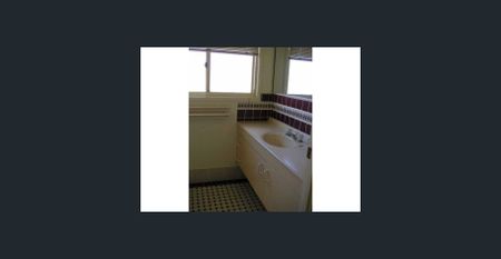 Large 2 bedroom townhouse in gated complex with pool - Photo 2