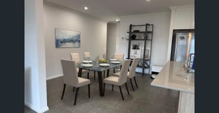 LARGE MODERN 4 BEDROOM HOME - Photo 2