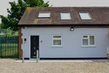 2 bedroom end of terrace house to rent - Photo 3