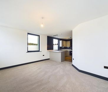 2 bedroom Flat To Let - Photo 2