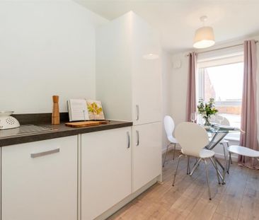 2 bedroom semi-detached house to rent - Photo 2