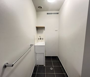 2 Bedroom Apartment with Park Views - Photo 6