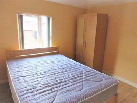 Great 4 Bedroom Apartment, 66c Rugby Avenue, Queens University Quarter, Belfast, BT7 1GZ - Photo 2