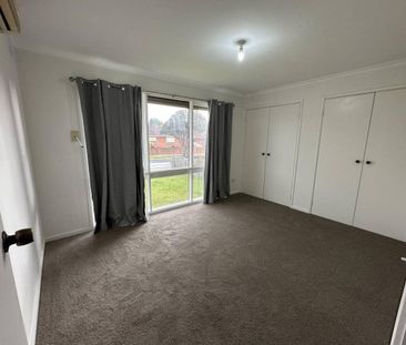 3 BEDROOM HOME IN CENTRAL LOCATION - Photo 3