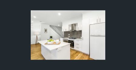 TWO STOREY BOUTIQUE TOWNHOUSE - Photo 5