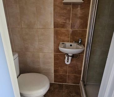 Strode Crescent, Sheerness ME12, London - Photo 3