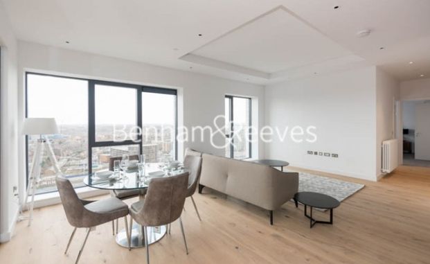2 Bedroom flat to rent in London City Island, Botanic Square, E14 - Photo 1
