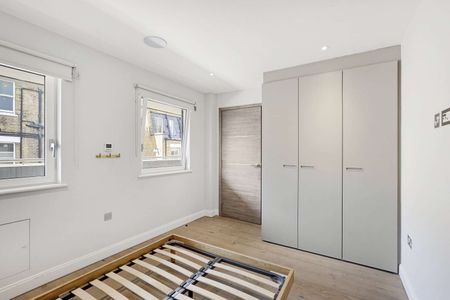 This is an impressive modern Westminster development set in a discreet gated mews. The property comprises: 2 bedrooms, 2 bathrooms, reception, open-plan kitchen, garaged parking. - Photo 5