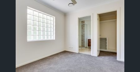 MODERN, STYLISH APARTMENT - Photo 2