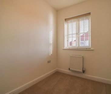 3 bedroom semi-detached house to rent - Photo 4