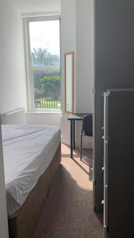 6 bedroom flat to rent - Photo 2