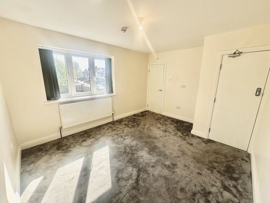 Basildon Avenue, Ilford, IG5 - Photo 1