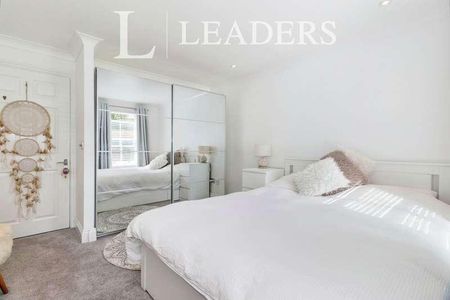 Roberts Lodge, Portland Road, Kingston Upon Thames, KT1 - Photo 4