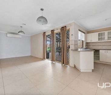 Spacious Four-Bedroom Family Home in a Prime Location - Photo 2