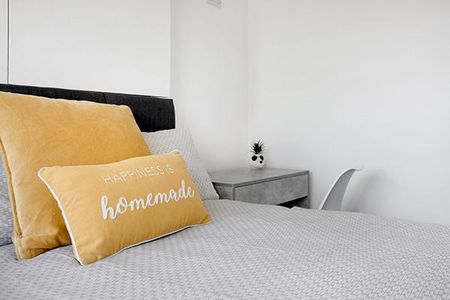 5 bedroom semi-detached house to rent - Photo 3