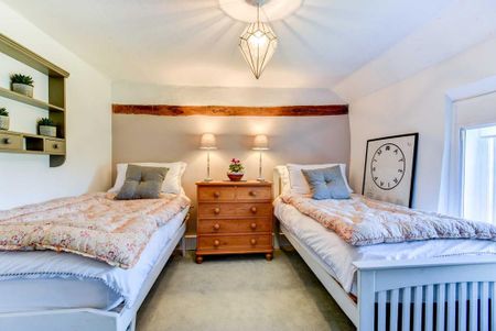 4 bedroom semi-detached house to rent - Photo 3