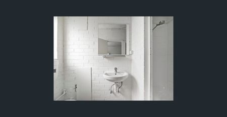 Low Maintenance and and Secure Studio in Prime St Kilda Location - Photo 3