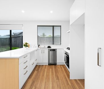 Enjoy the convenience of low-maintenance living in this near-new, s... - Photo 5