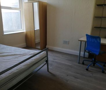 4 bedroom maisonette to rent - Photo 3