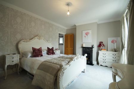 A 2 Bedroom House in Leckhampton GL53 0EJ - Photo 4