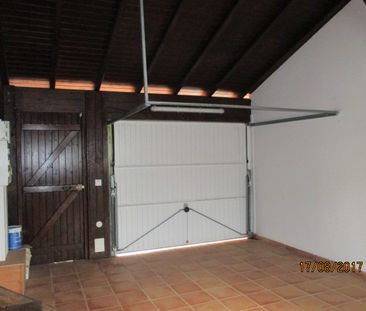 Jolie villa en bois F4 mitoyenne meublée, garage fermé, située dans petit lotissement paisible - Photo 3