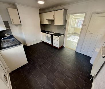 2 bedroom semi-detached house to rent - Photo 3