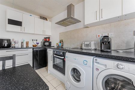 3 bedroom flat to rent - Photo 3
