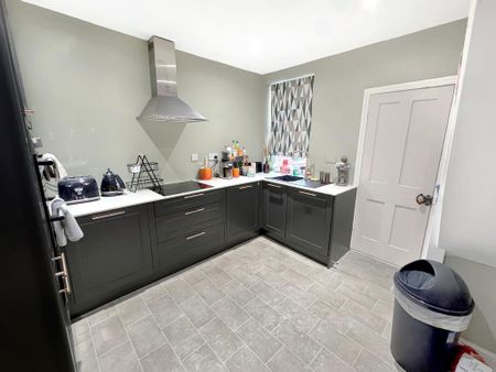 2 bedroom semi-detached house to rent - Photo 5