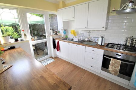 3 bedroom semi-detached house to rent - Photo 3