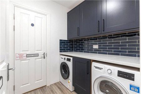 1 bedroom in a house share to rent - Photo 5