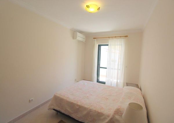 Apartamento T2, para arrendamento anual, próximo da praia em Albufeira, Algarve