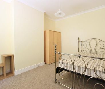 4 bedroom House To Let - Photo 5