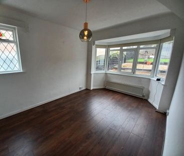 3 bedroom detached bungalow to rent - Photo 2