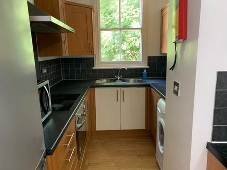 1 bedroom in a house share to rent - Photo 3