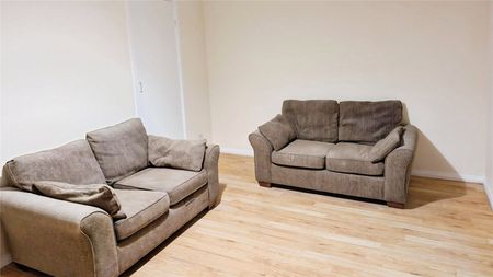 3 bedroom house to rent Falcon Road, Guildford, GU1 - Photo 2