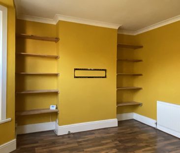2 Bed Flat, Leslie Road, E11 - Photo 2