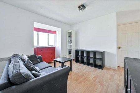 2 bedroom flat in London - Photo 5