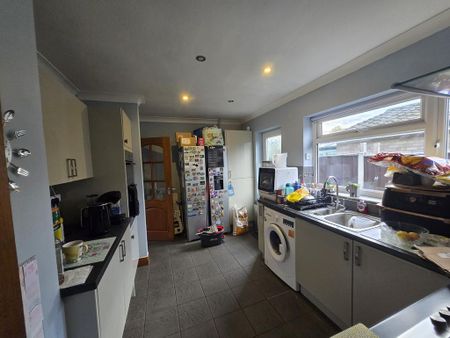2 bedroom detached bungalow to rent - Photo 4