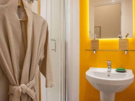 Premium Ensuite - Photo 4