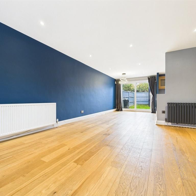 3 bedroom end of terrace house to rent - Photo 1