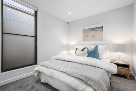 RENOVATED | BRILLIANTLY POSITIONED | LOW MAINTENANCE - Photo 4