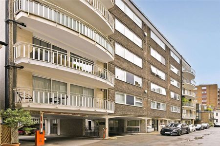 A fabulous lateral apartment set within this well regarding building benefitting from a porter and a lift. - Photo 3