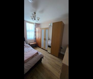 Room in a Shared House, Alderton Road, CR0 - Photo 2