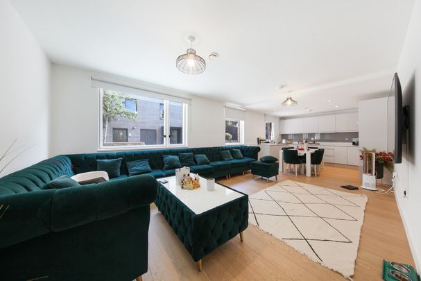 Oriental Square, London, NW9 - Photo 1