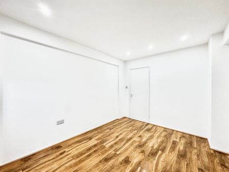 2 Bedroom Apartment, Dagnall Street, London - Photo 5