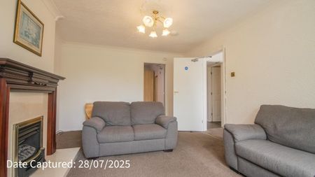 37 Eastfield Crescent - Photo 2