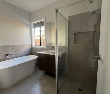 36 Rice Flower Crescent, Strathtulloh, Vic 3338 - Photo 5