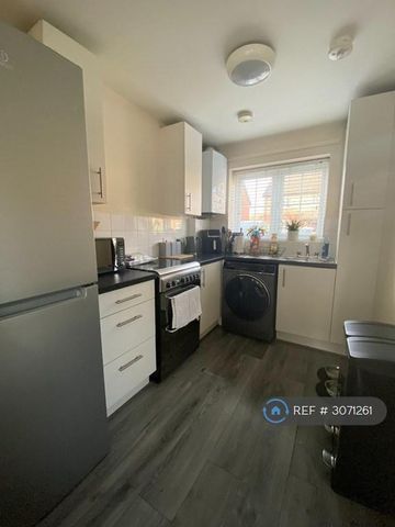 2 bedroom end of terrace house to rent - Photo 3